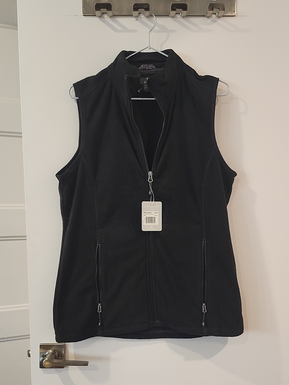 P2P 20.5" NWT Black vest with pockets Size Medium